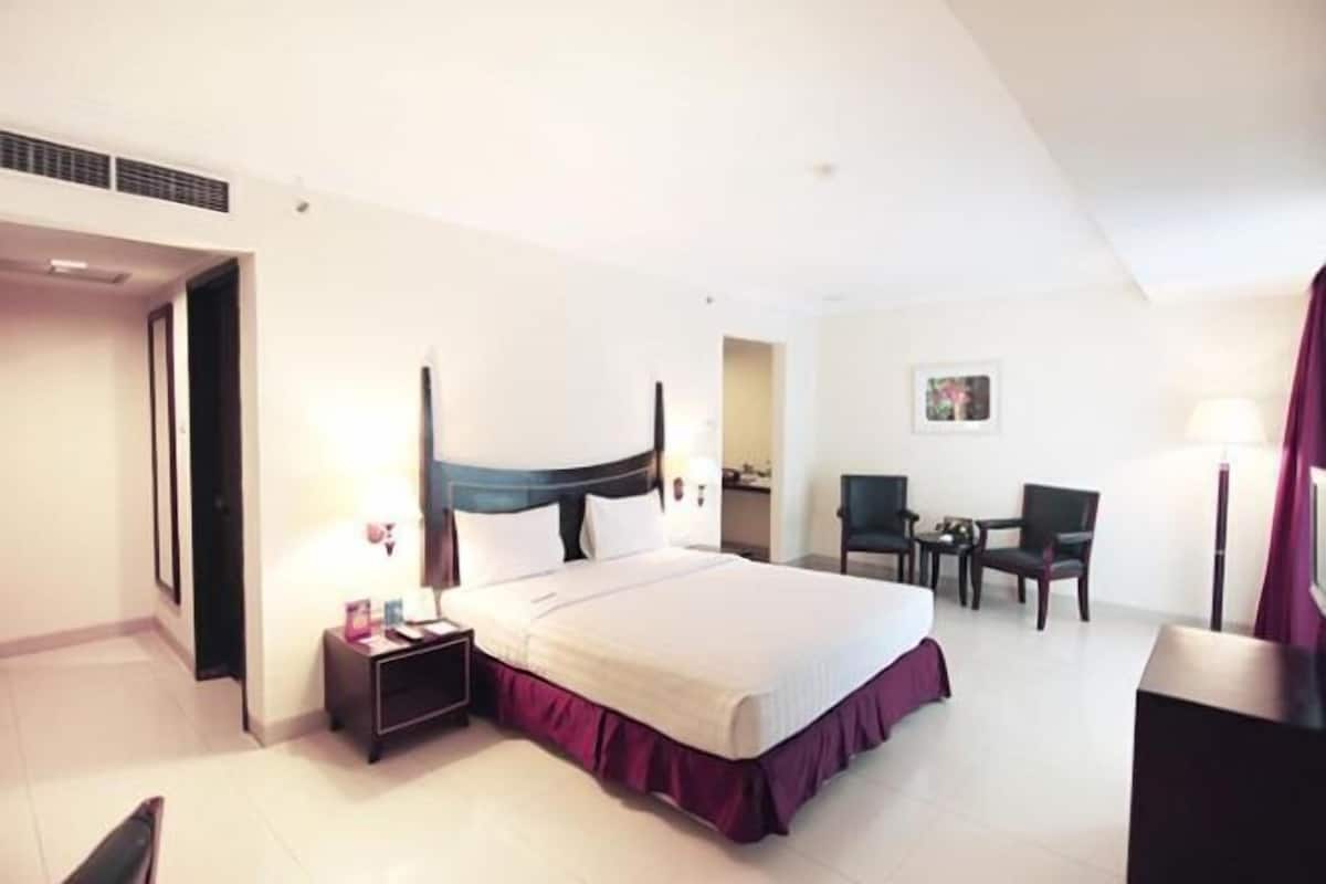 Minibar, in-room safe, desk, soundproofing