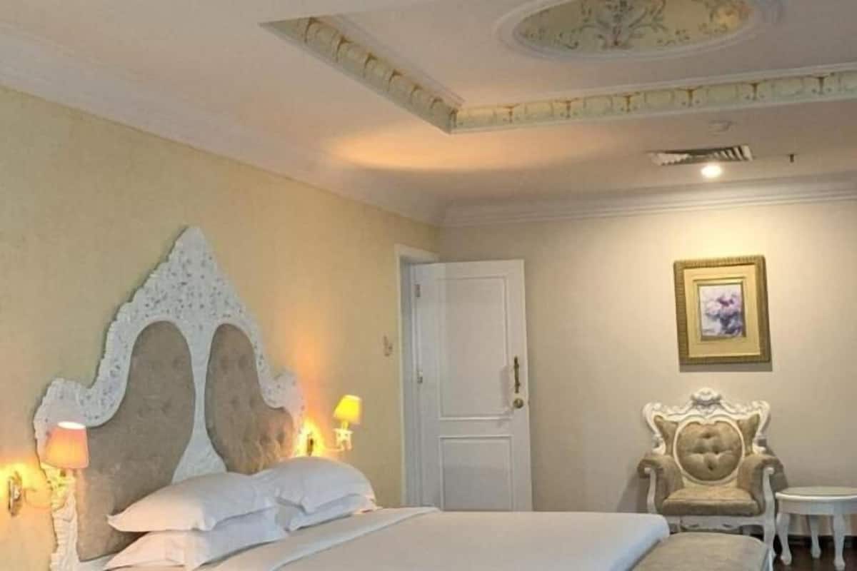 Minibar, in-room safe, desk, soundproofing