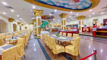 2 間餐廳,供應早餐