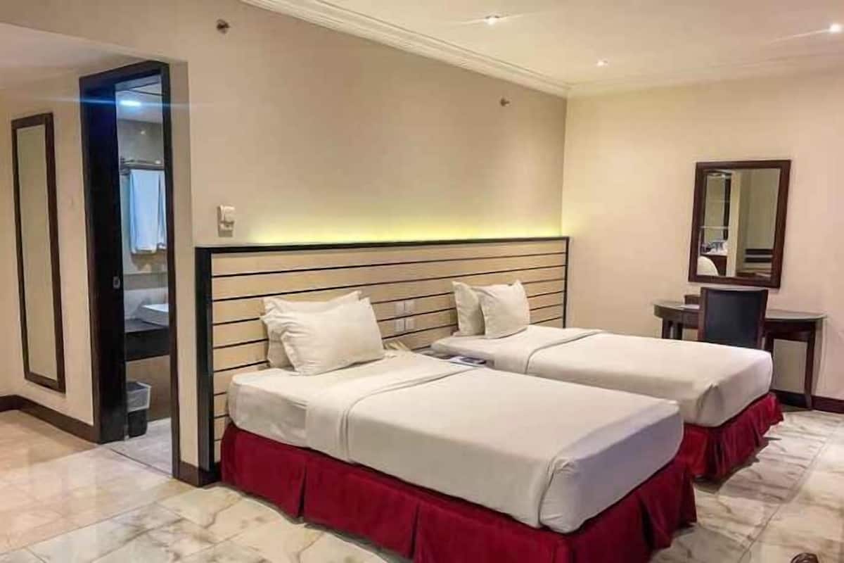1 chambre, minibar, coffres-forts dans les chambres, bureau