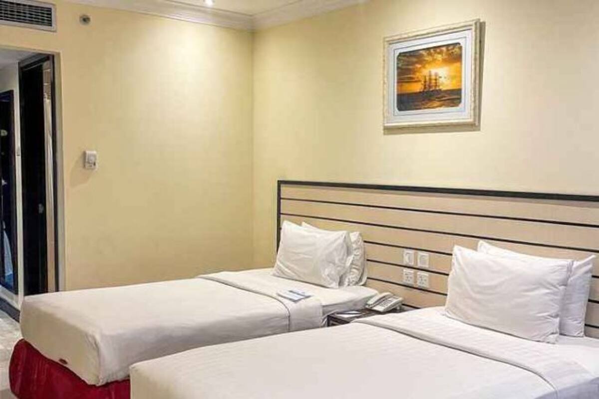 Minibar, safe på rommet, skrivebord og lydisolert