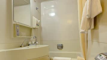 Bañera con ducha, artículos de tocador gratuitos, secador de pelo
