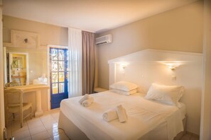 Soundproofing, iron/ironing board, free cribs/infant beds, free WiFi - Parthenis Hotel & Suites (Hersonissos)