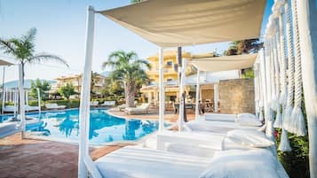 Seasonal outdoor pool, pool umbrellas, sun loungers