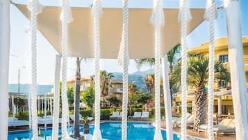 Seasonal outdoor pool, pool umbrellas, sun loungers