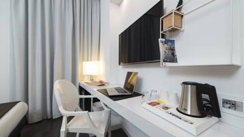 Classic-Doppelzimmer, 2 Einzelbetten | Minibar, Zimmersafe, Schreibtisch, VerdunkelungsvorhÀnge