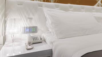 Quarto casal clássico, 2 camas de solteiro | Frigobar, cofres nos quartos, escrivaninha, cortinas blackout