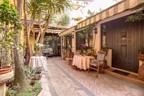 Classic Double Room, Balcony | Terrace/patio - Navona Gallery Suites (Rome)