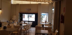 Café da manhã inglês todos os dias (EUR 3 por pessoa) 