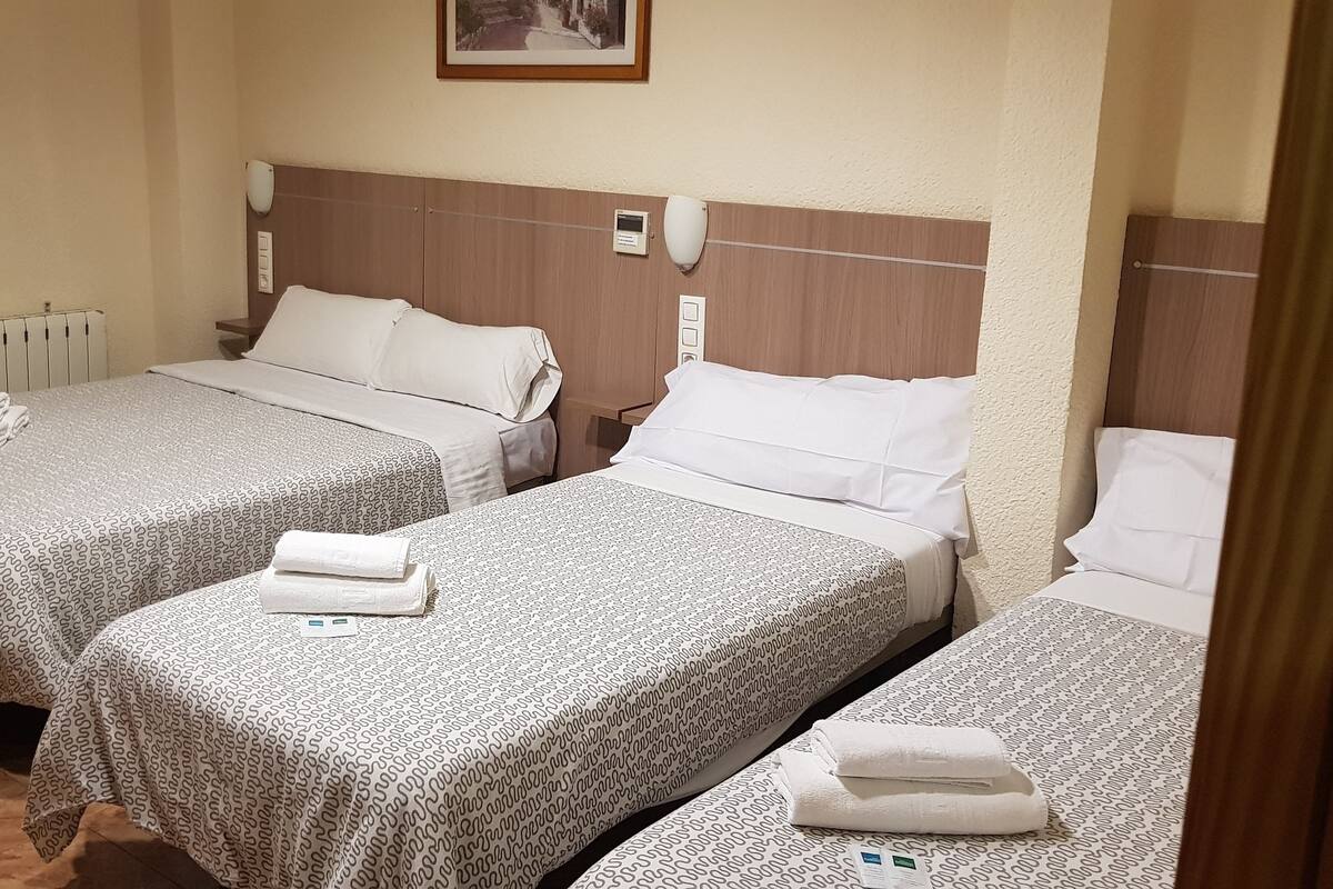 Triple Room | Down comforters, desk, blackout drapes, cribs (free)