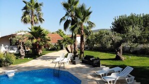 Outdoor pool, free cabanas, sun loungers - La Casetta Bed and Breakfast (Monopoli)