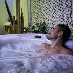 Couples treatment rooms, sauna, hot tub, steam room, aromatherapy