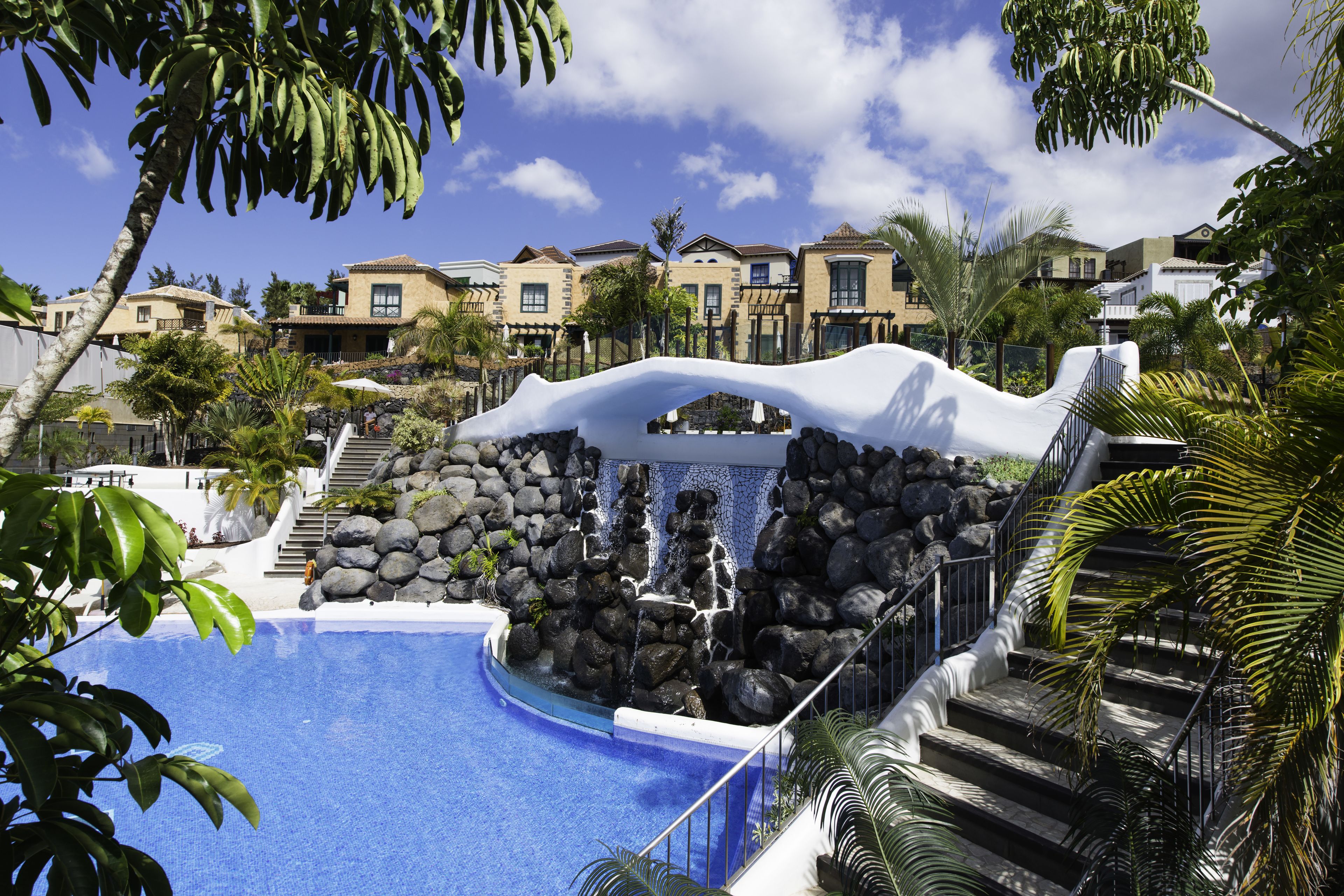 2 outdoor pools, open 10:00 am to 6:00 pm, pool umbrellas, pool loungers