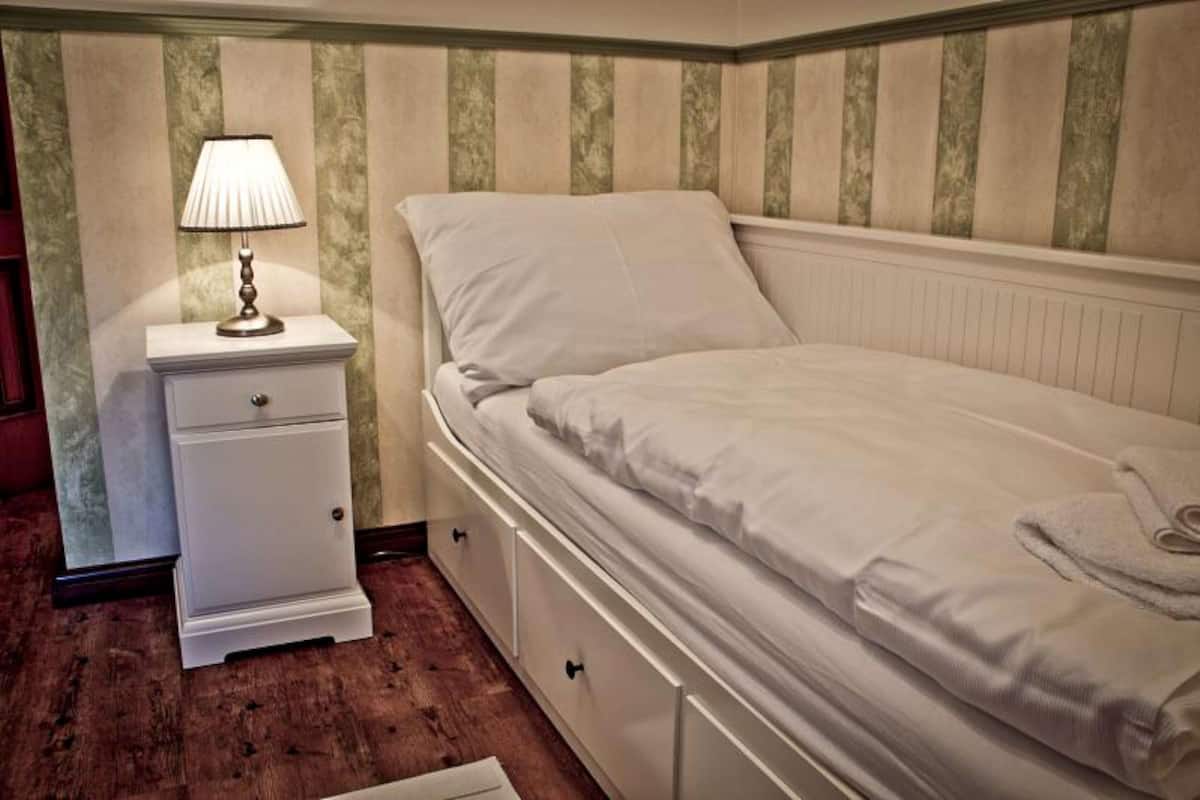 Single Room | Hypo-allergenic bedding available, soundproofing