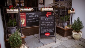 Outdoor dining - Hotel La Fresca (Kromeriz)