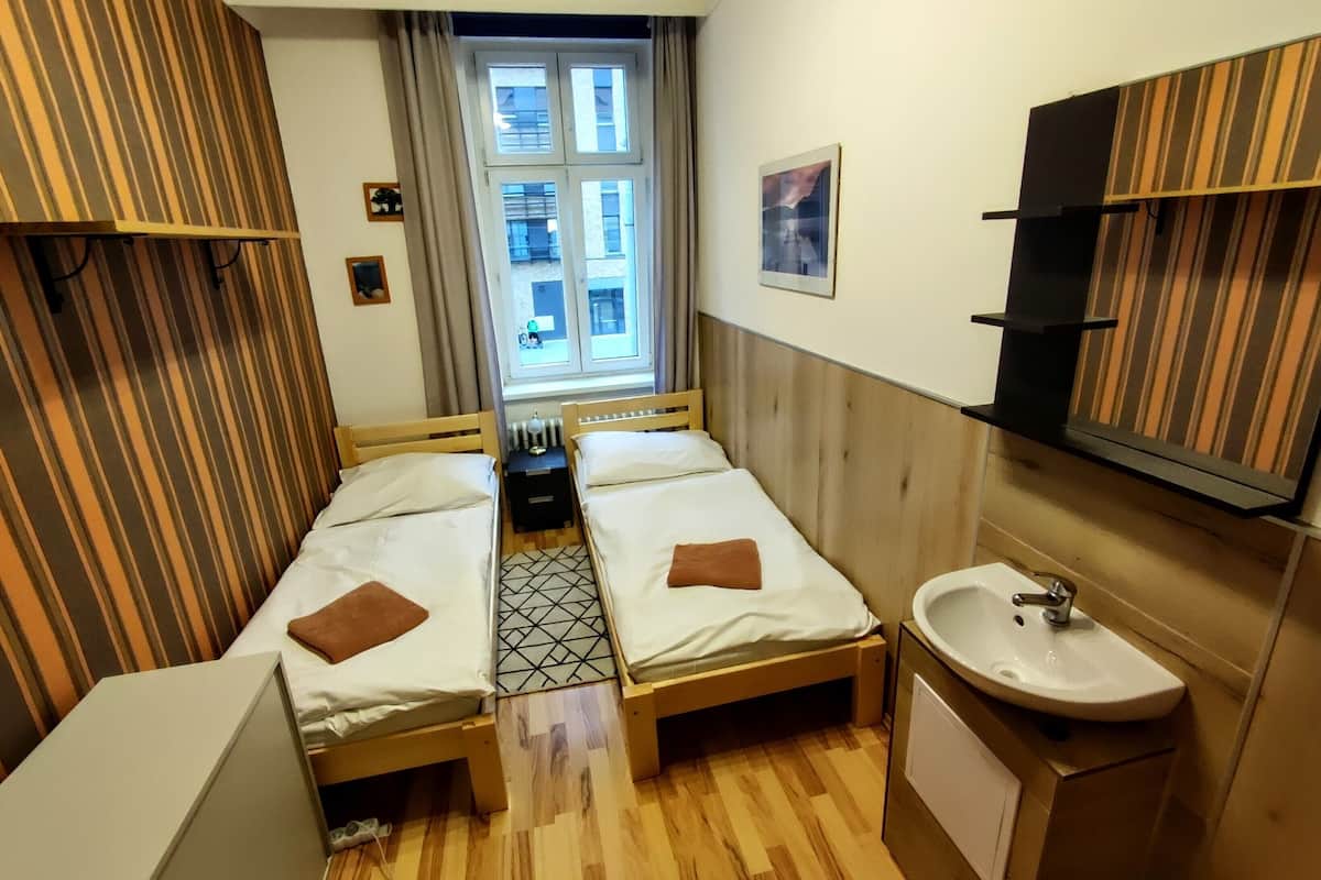 Economy-Zweibettzimmer, Gemeinschaftsbad