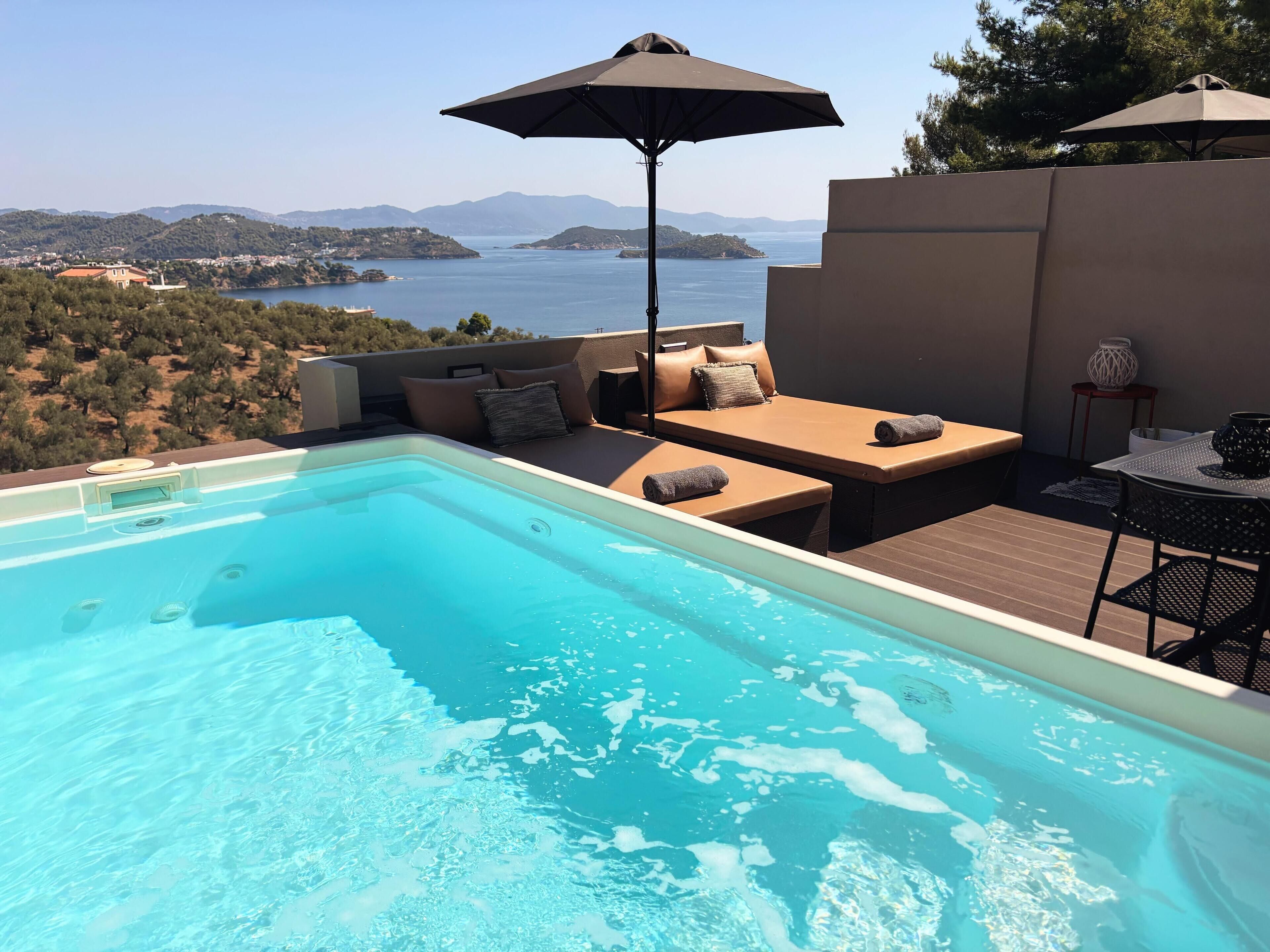 ลักซ์ชัวรี่อพาร์ทเมนท์, 2 ห้องนอน, สระว่ายน้ำส่วนตัว, วิวทะเล | เครื่องนอนป้องกันสารก่อภูมิแพ้, ตู้นิรภัยในห้องพัก