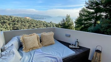 Luxury Studio Suite | Terrace/patio