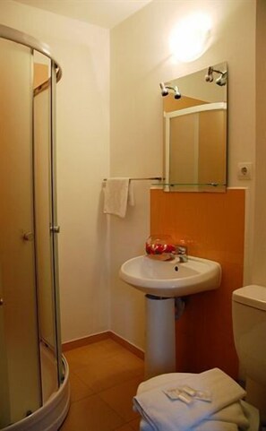Shower - Casa Sofia (Bucharest)