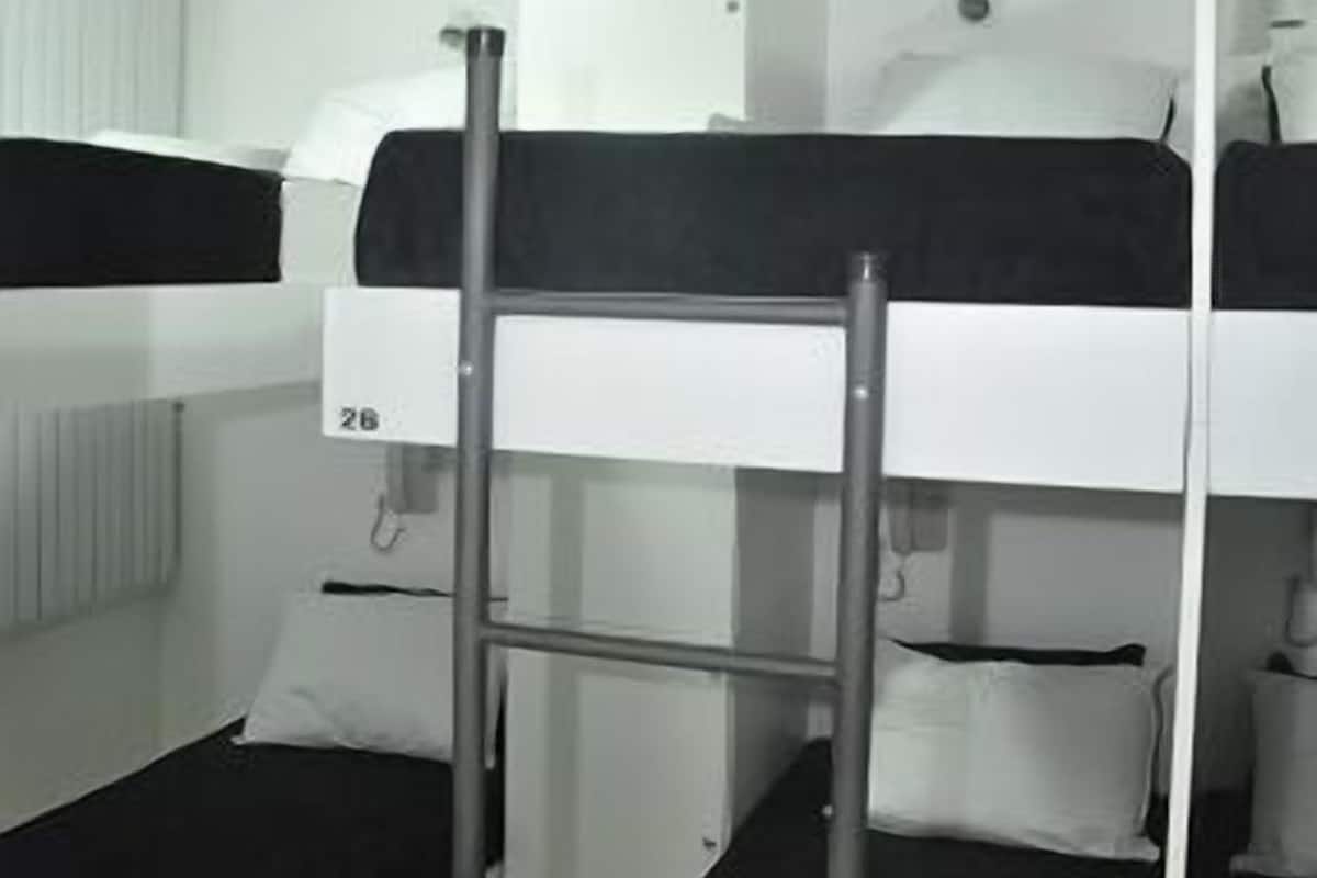 Dormitorio compartido (12 Beds) | Caja de seguridad en la habitación y cortinas blackout