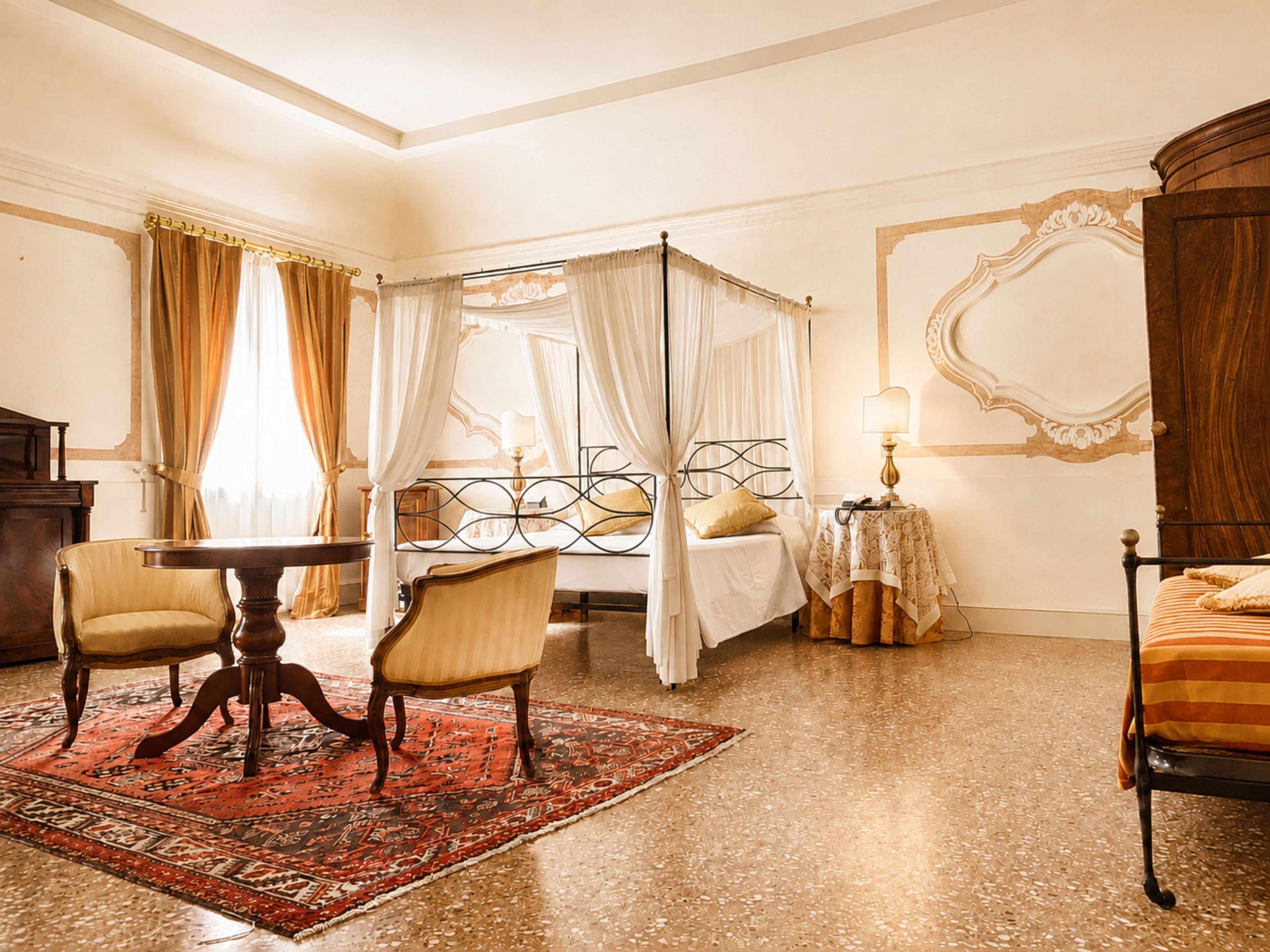 Deluxe-Suite | Hochwertige Bettwaren, Daunenbettdecken, Select-Comfort-Betten