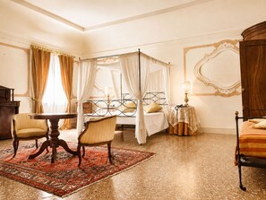 Deluxe Suite | Premium bedding, down duvets, Select Comfort beds, free minibar items - Hotel Villa Cornér della Regina (Vedelago)