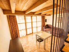 Superior Loft, Poolside