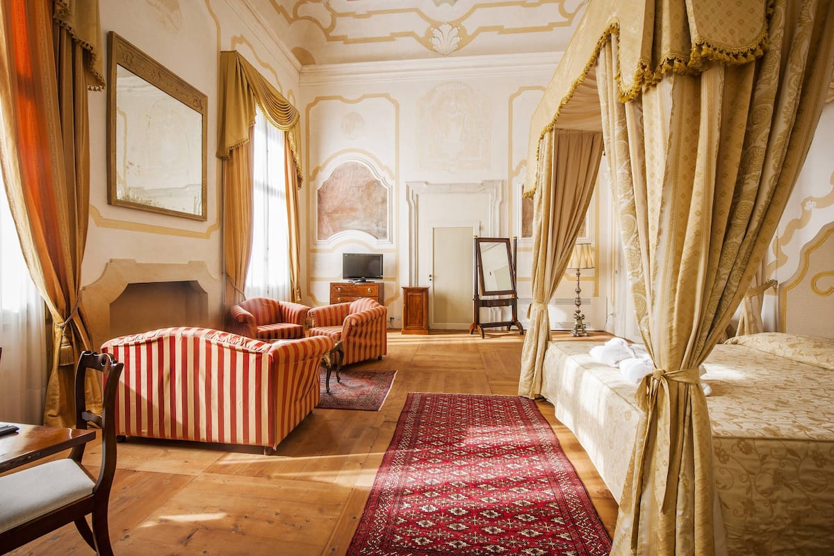 presidential suite | 1 bedroom, premium bedding, down duvets, select comfort beds