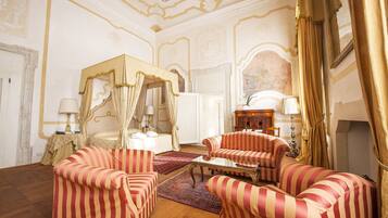 1 bedroom, premium bedding, down duvets, Select Comfort beds