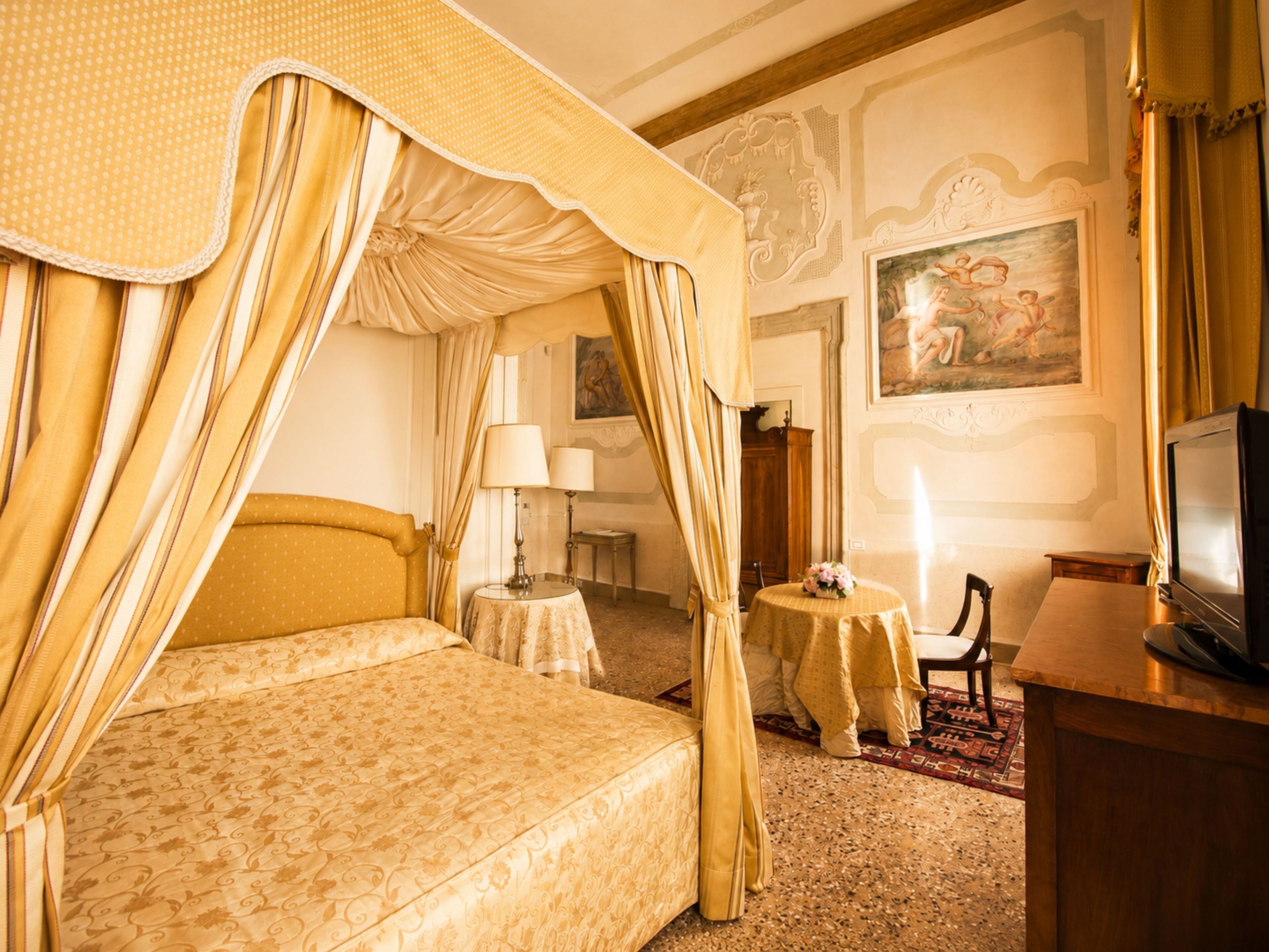 ห้องจูเนียร์สวีท | เครื่องนอนระดับพรีเมียม, ผ้านวมขนเป็ด, เตียง Select Comfort
