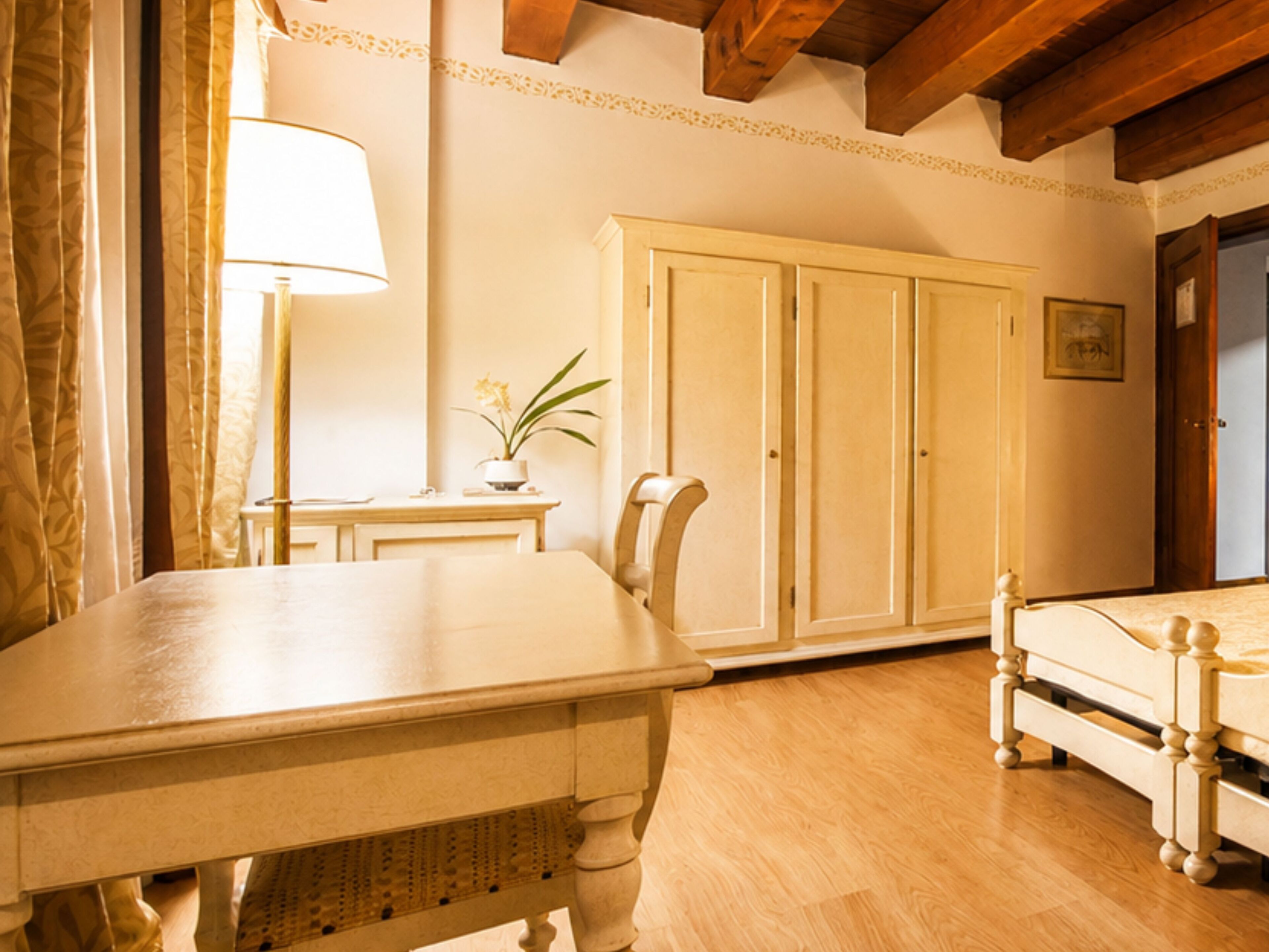 Classic-Zimmer, Annex | Hochwertige Bettwaren, Daunenbettdecken, Select-Comfort-Betten