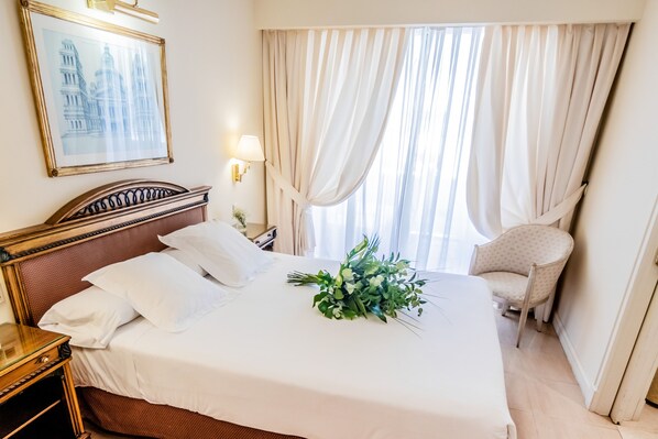 Premium bedding, down duvets, minibar, in-room safe - Guadalpin Suites (Marbella)