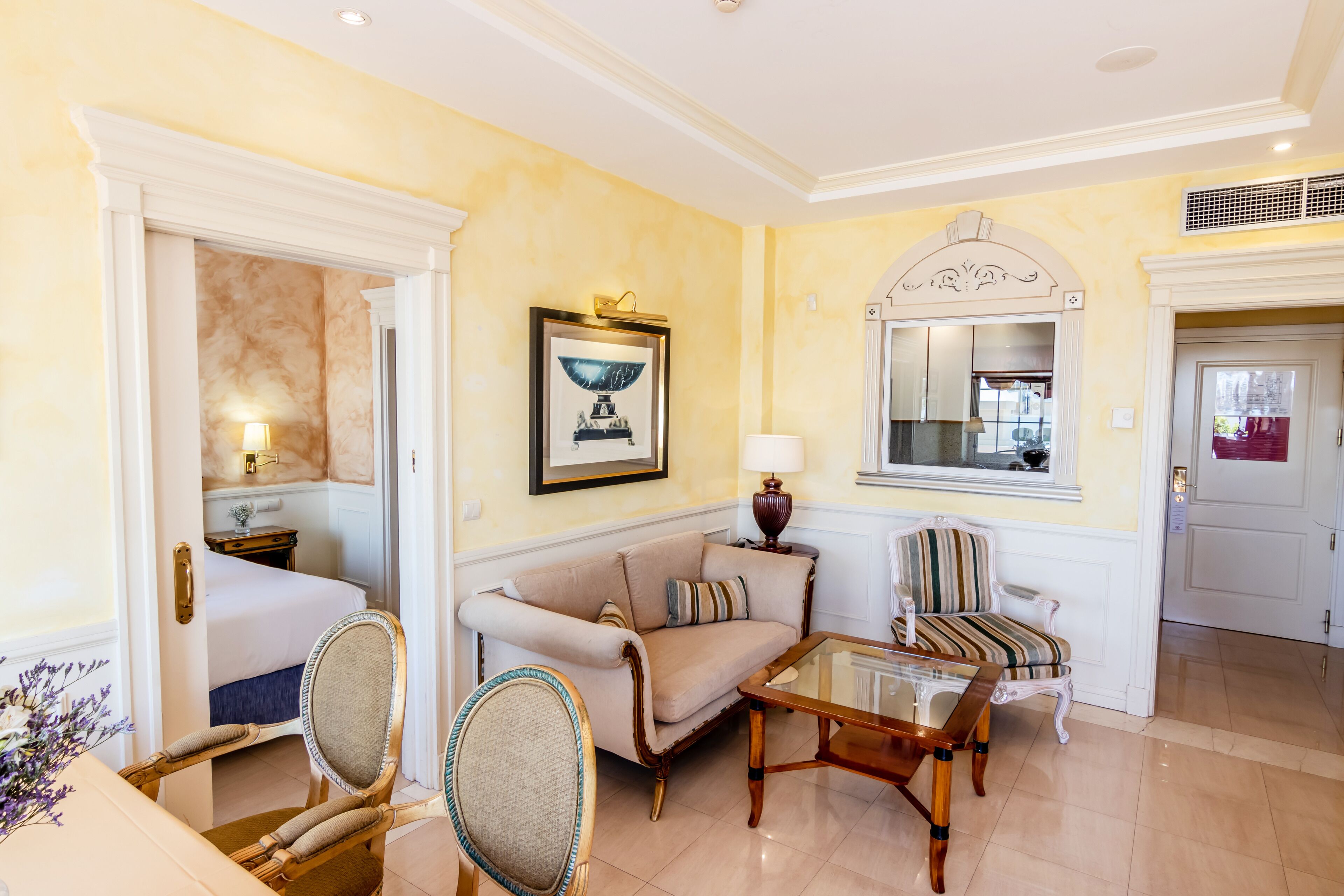 Een 36-inch ledtelevisie met satellietzenders en een televisie