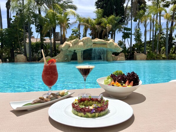 Breakfast, lunch, dinner served; Fusion cuisine, pool views - Guadalpin Suites (Marbella)
