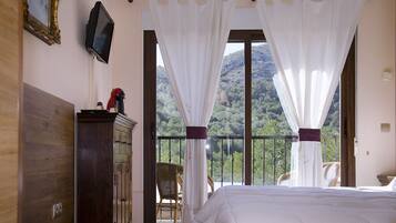 Deluxe Room, Terrace, Mountain View | 1 bedroom, in-room safe, soundproofing, free WiFi