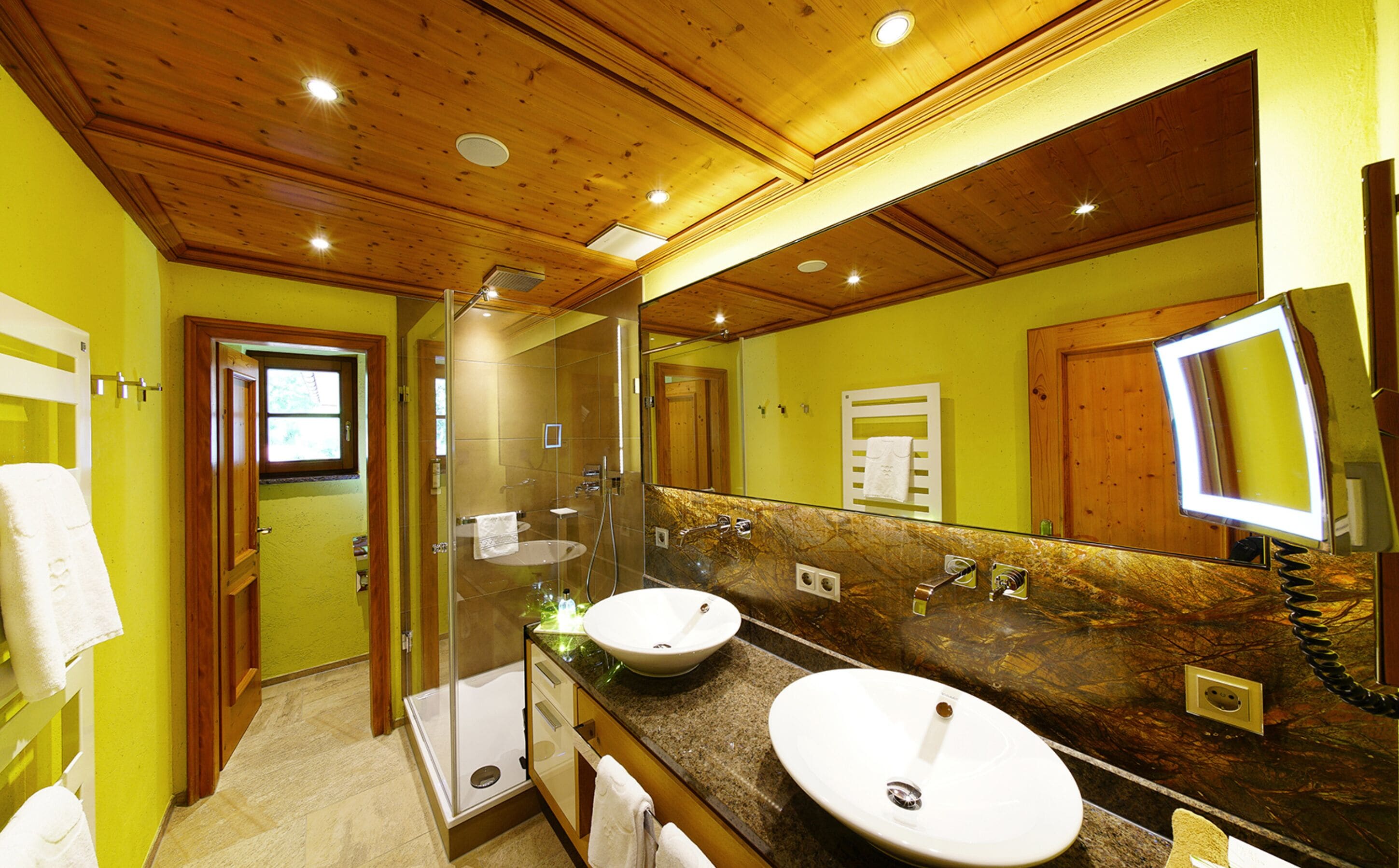 junior suite | bathroom | free toiletries, hair dryer, bathrobes, slippers