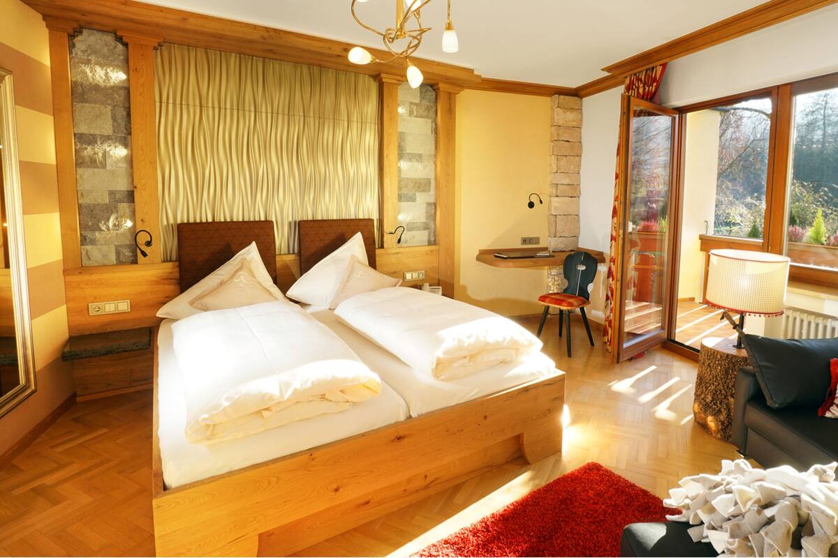 Junior Suite für 2 Personen Steinberg | Hochwertige Bettwaren, Daunenbettdecken, Tempur-Pedic-Betten, Minibar