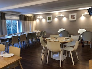 Daily full breakfast (EUR 9.95 per person)