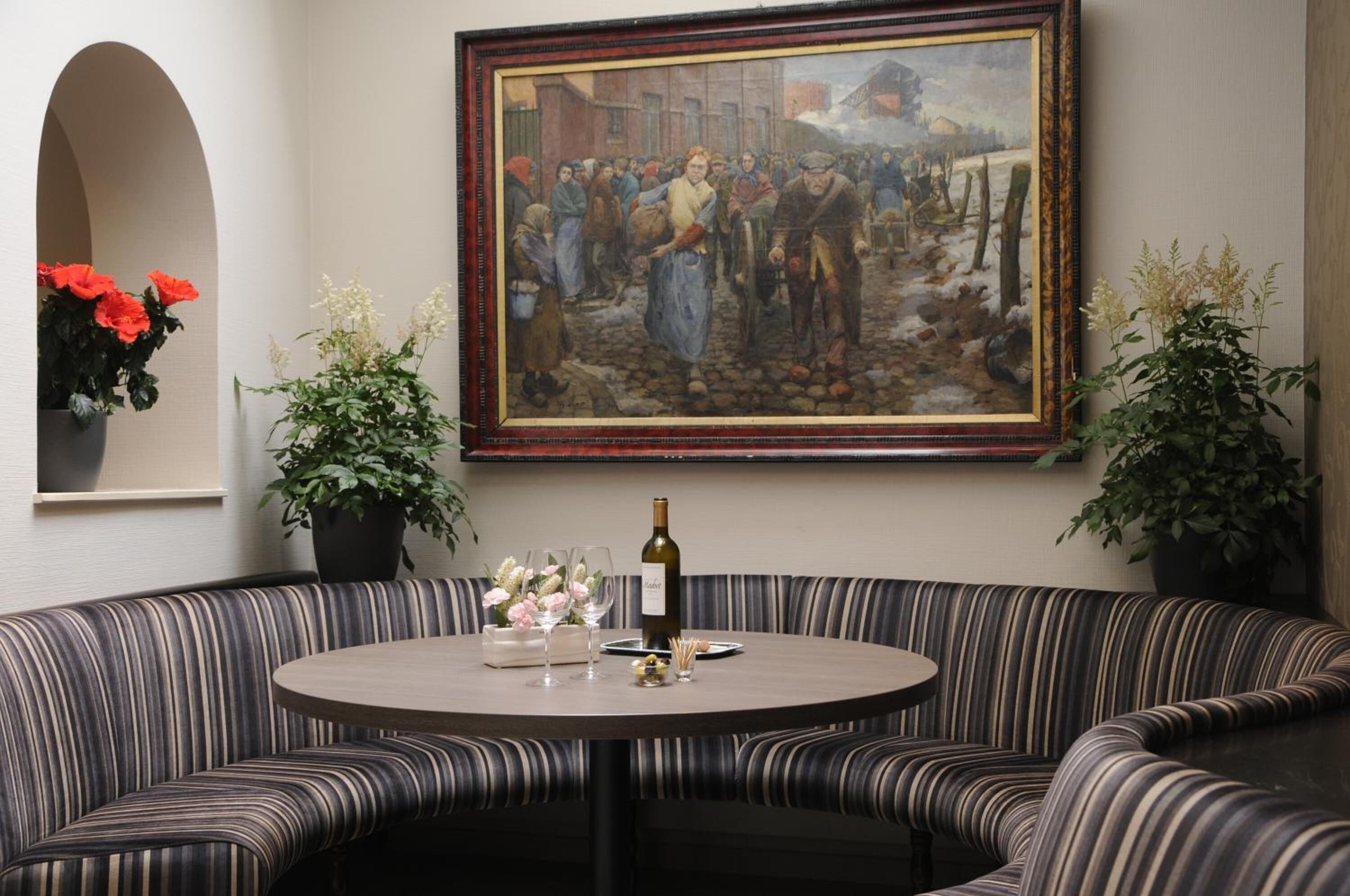 breakfast, lunch, dinner served; belgian cuisine