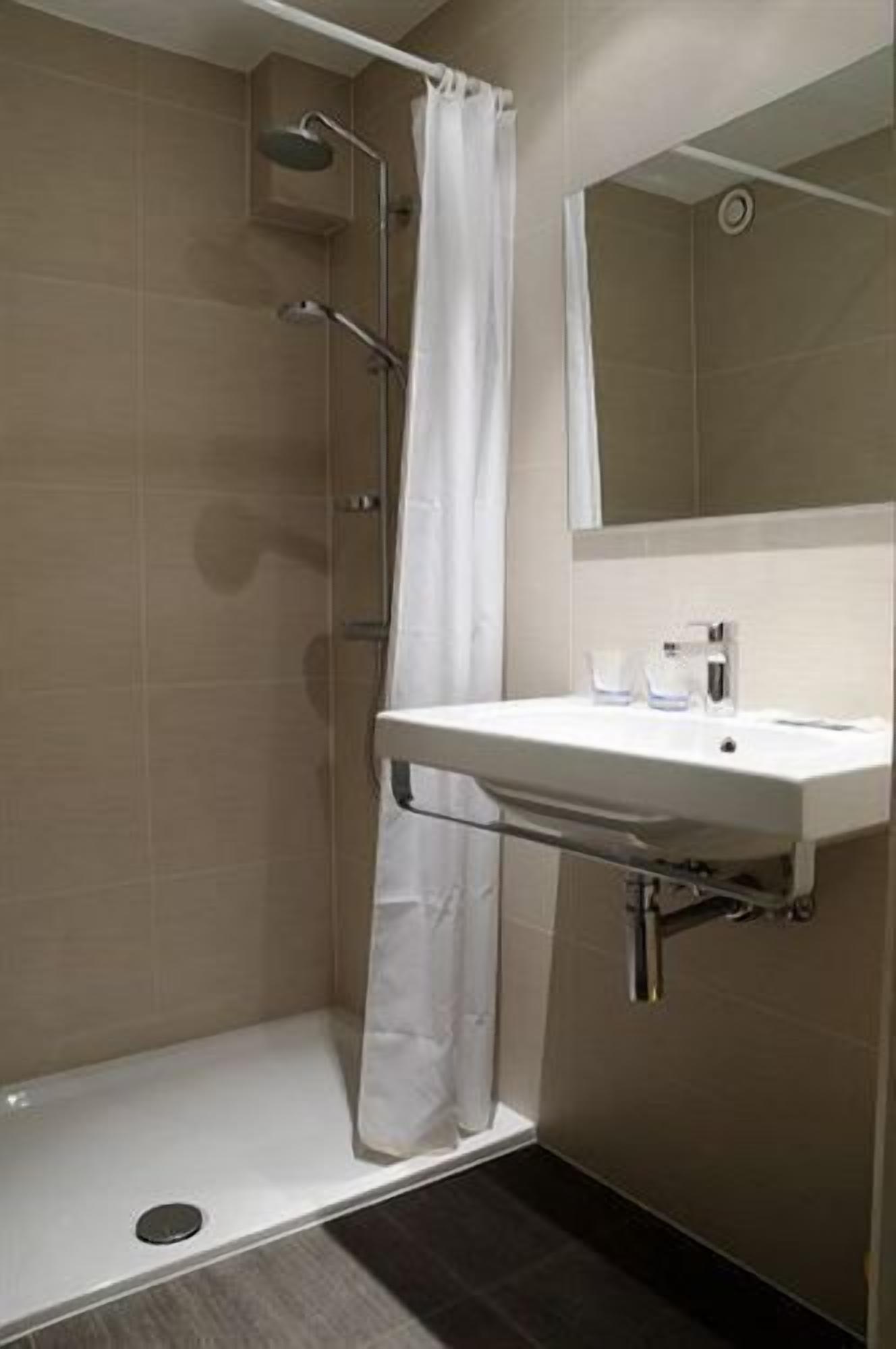 triple room | bathroom | shower, hair dryer, towels