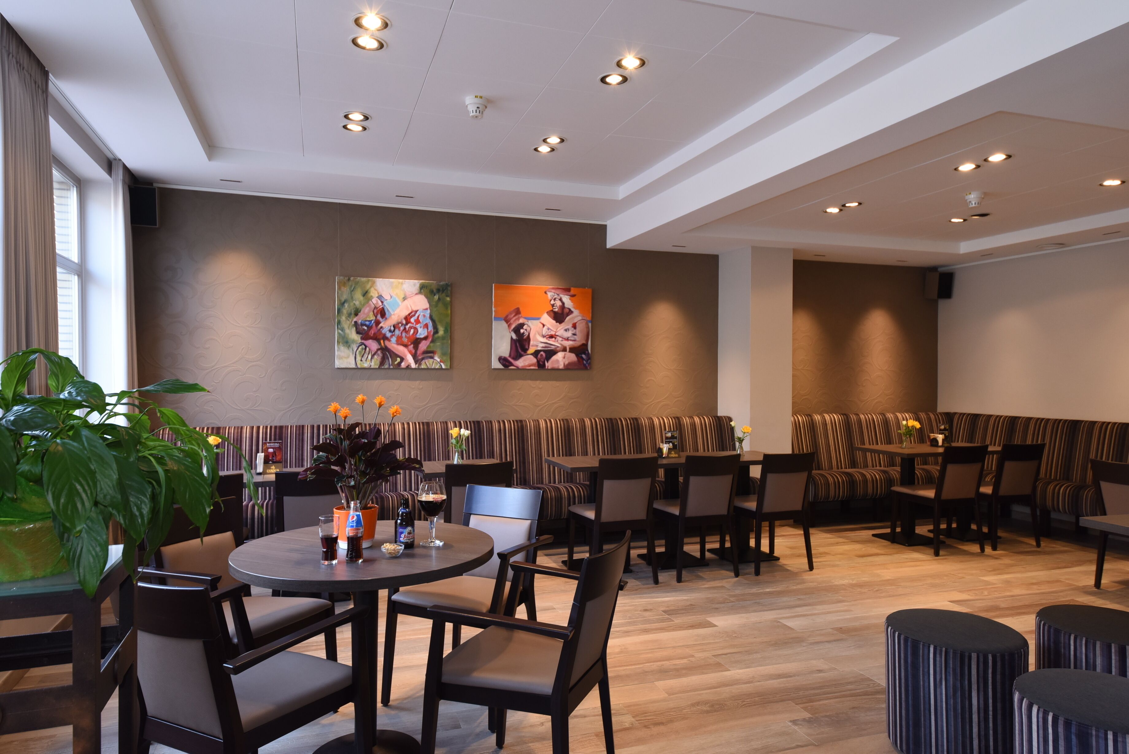 Lobby-lounge