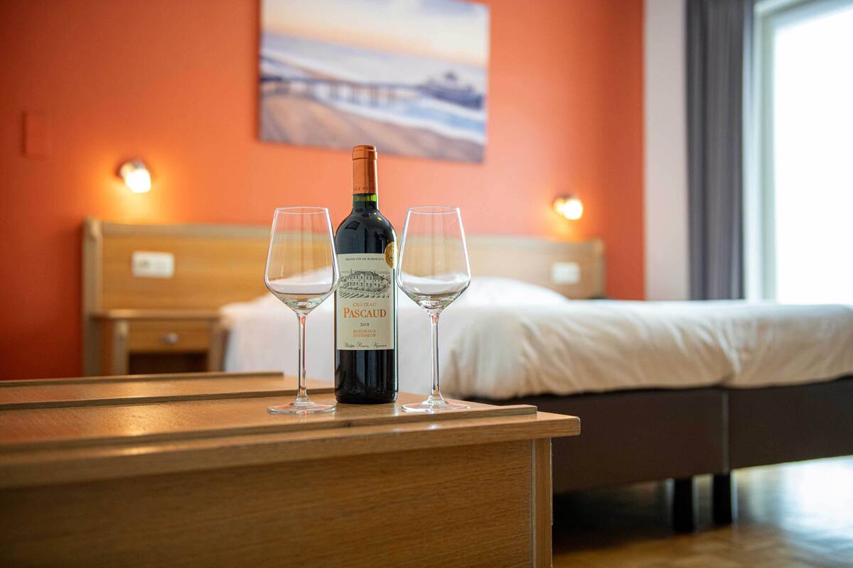 down duvets, desk, cots/infant beds, free wifi