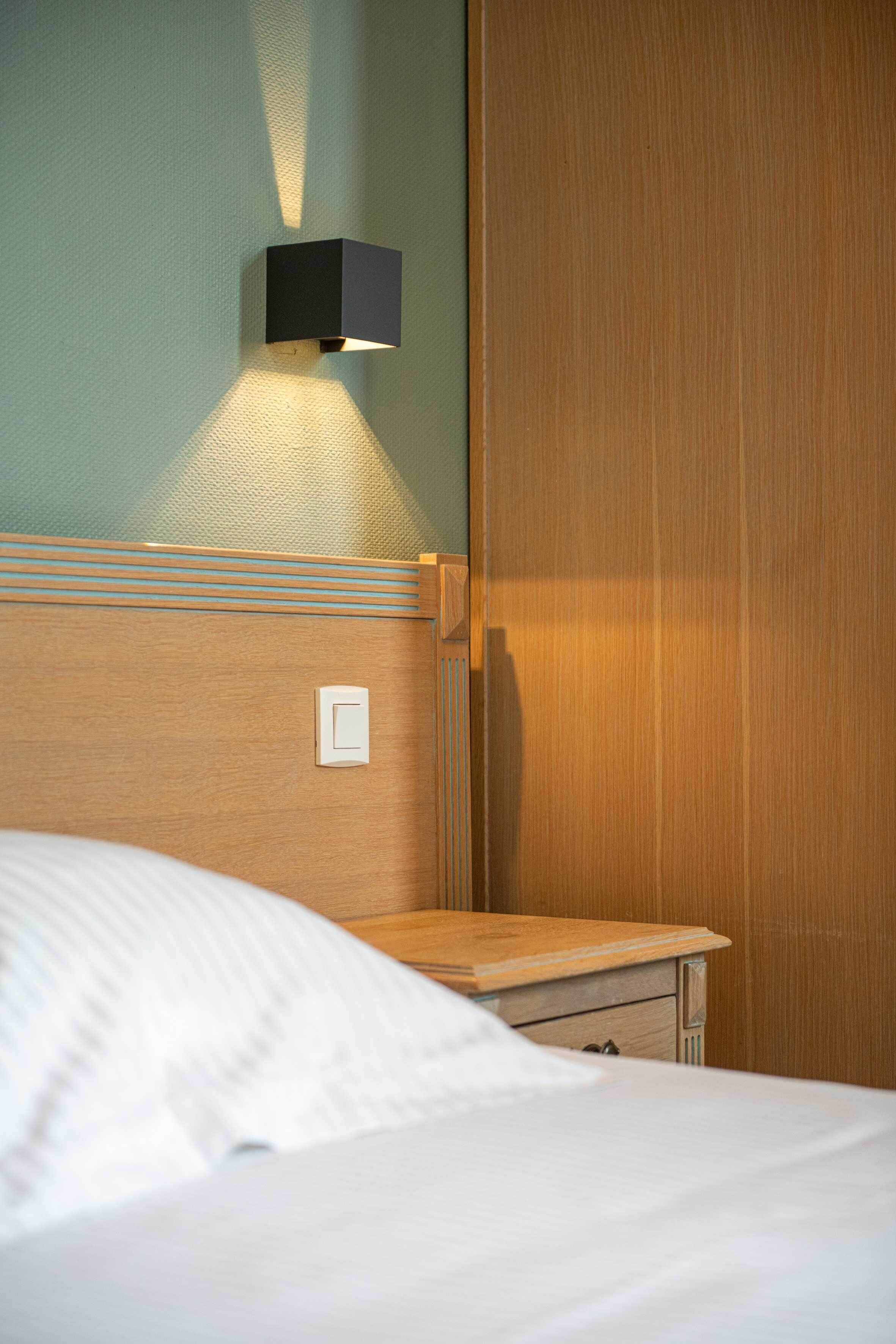 down duvets, desk, cots/infant beds, free wifi