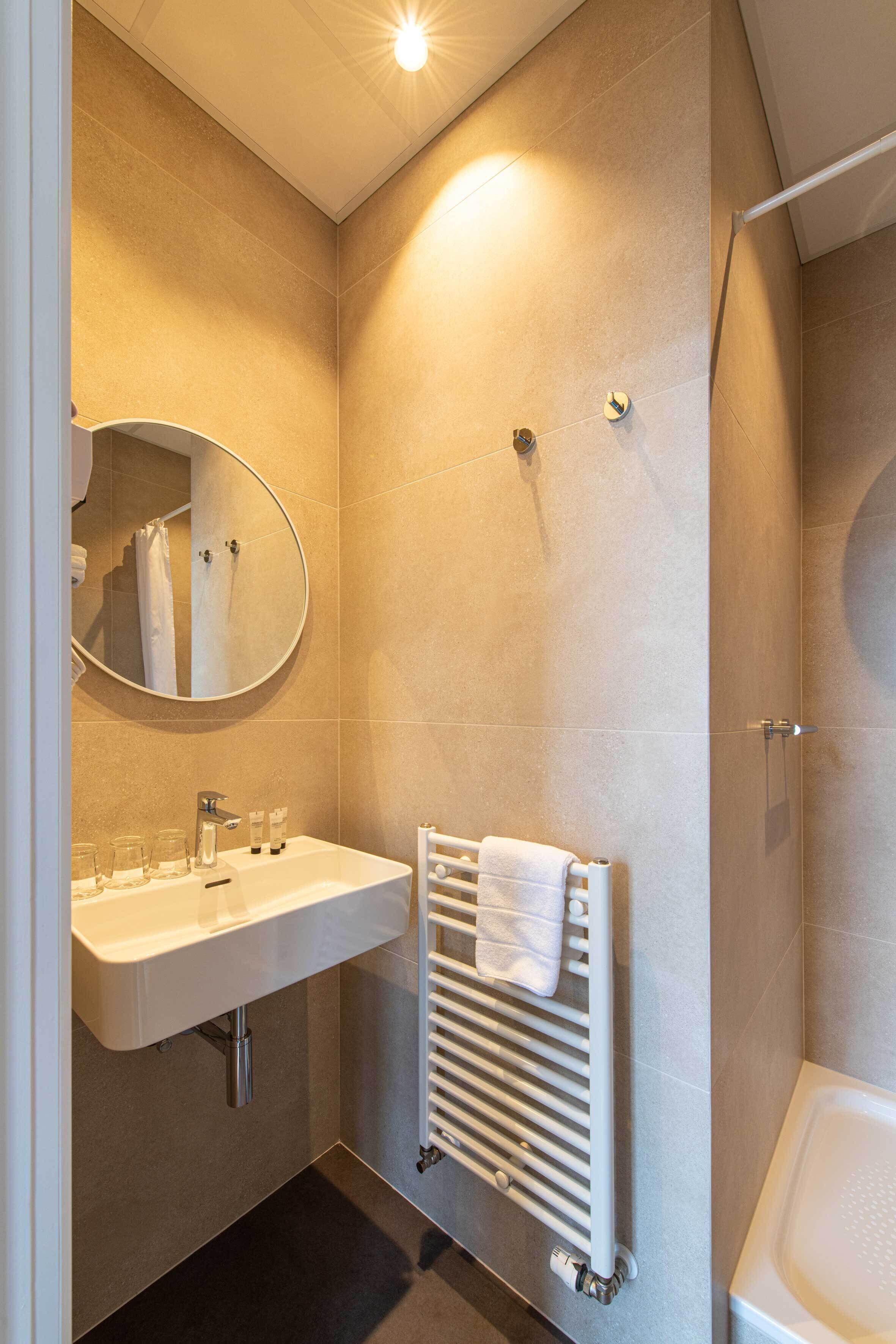 down duvets, desk, cots/infant beds, free wifi