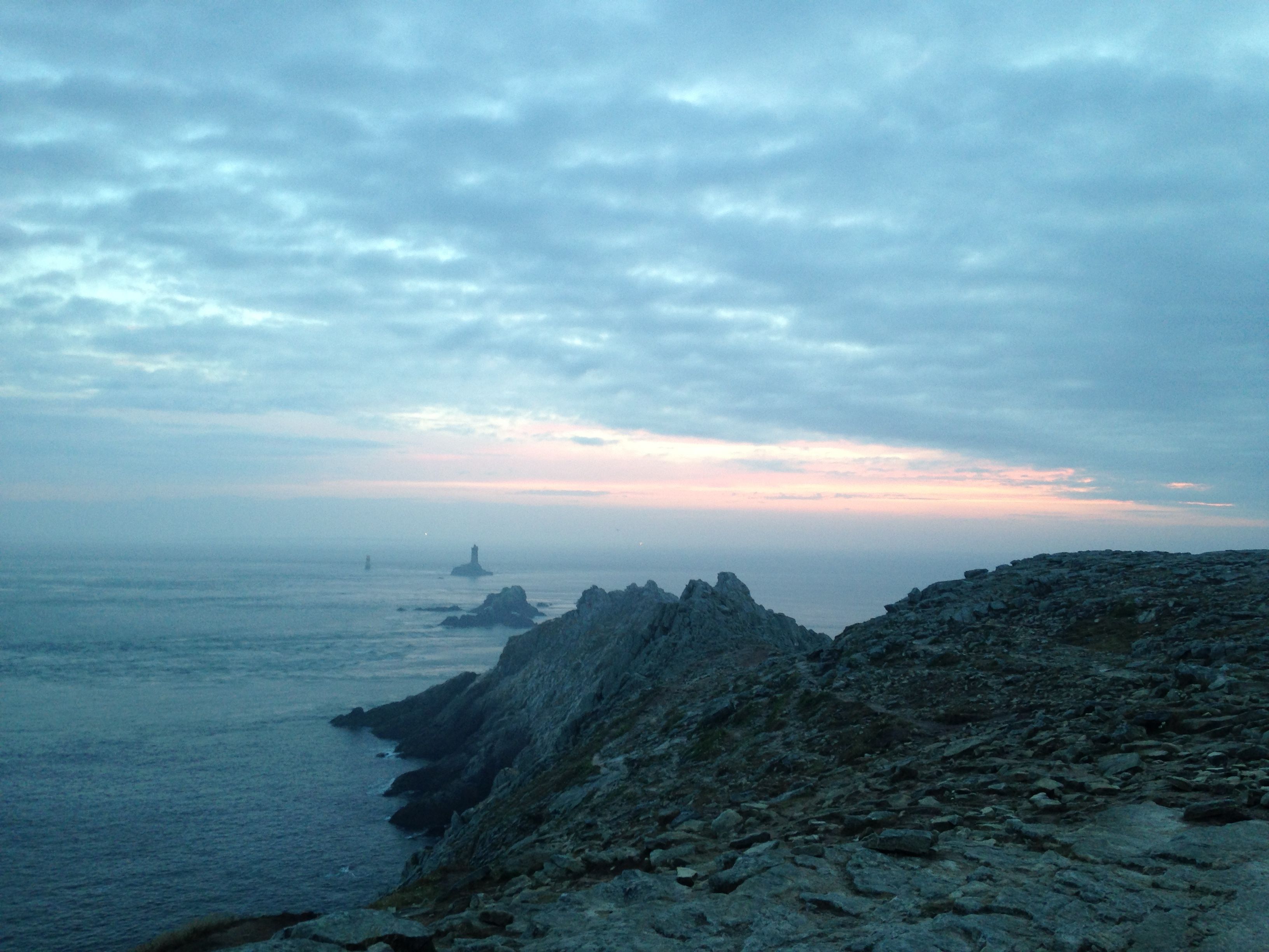 beach nearby, white sand, fishing