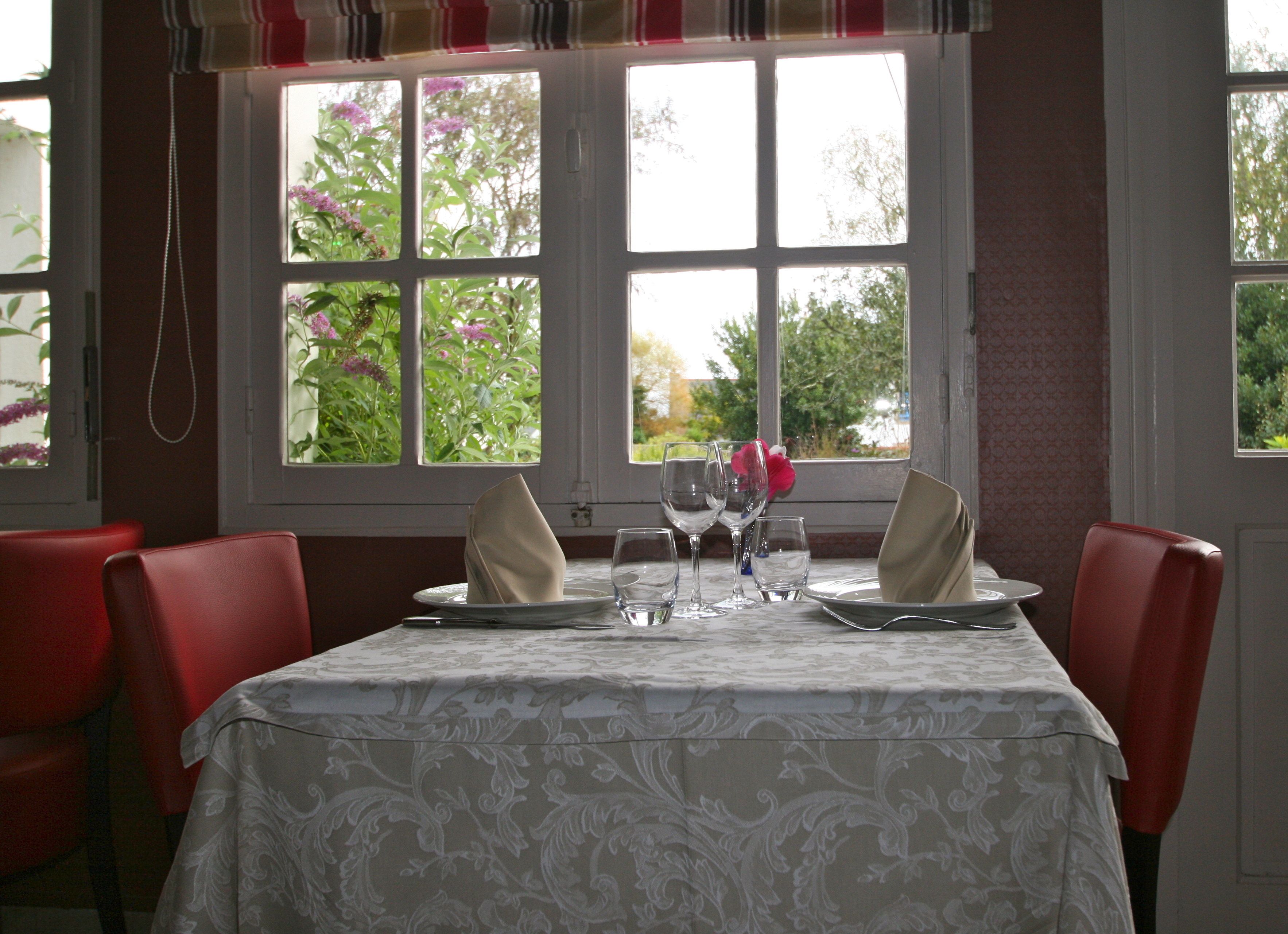 breakfast, dinner served; french cuisine, garden views