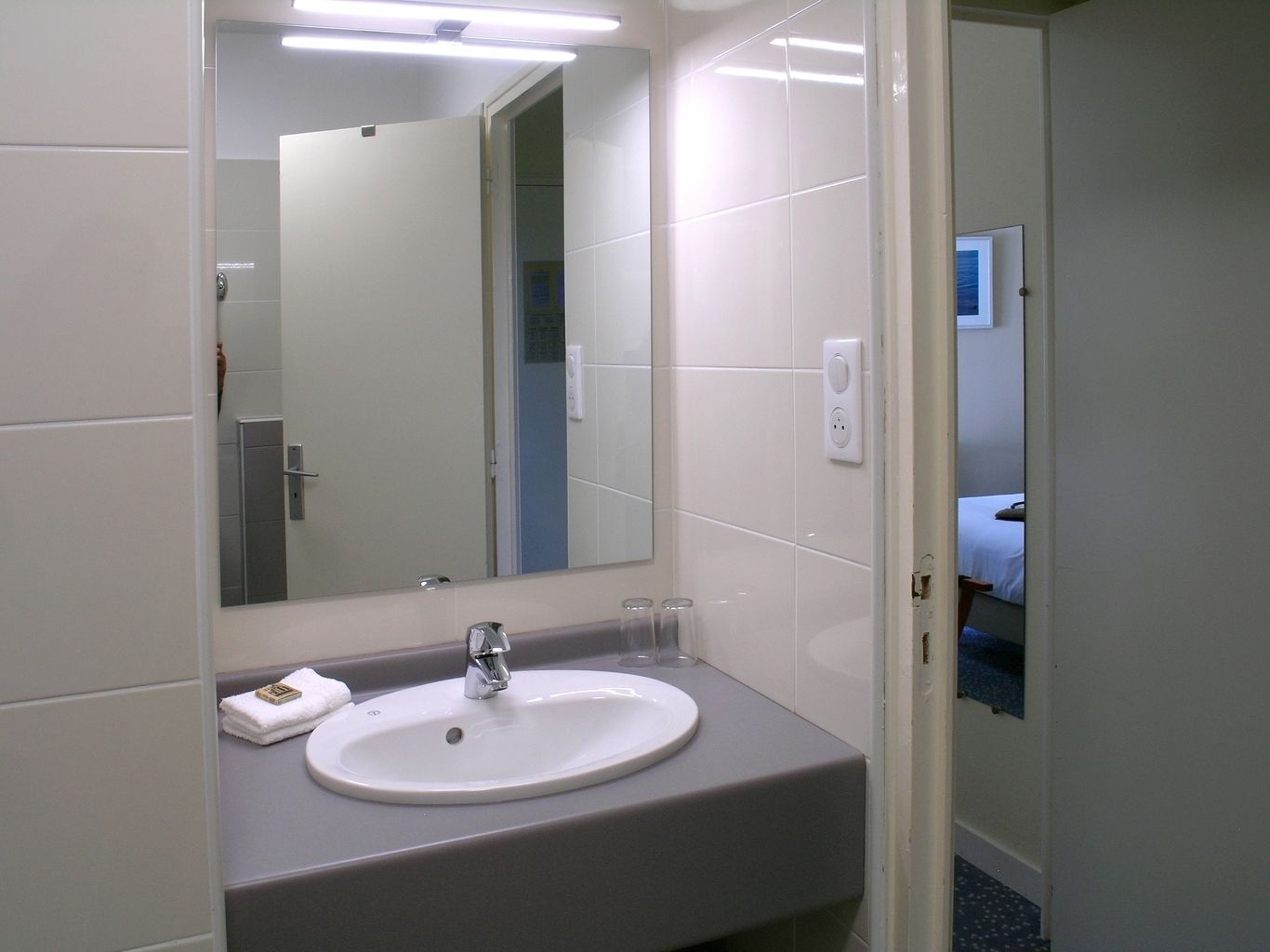 comfort double room, 1 double bed, private bathroom, garden view | bathroom | shower, hydromassage showerhead, eco-friendly toiletries, hair dryer