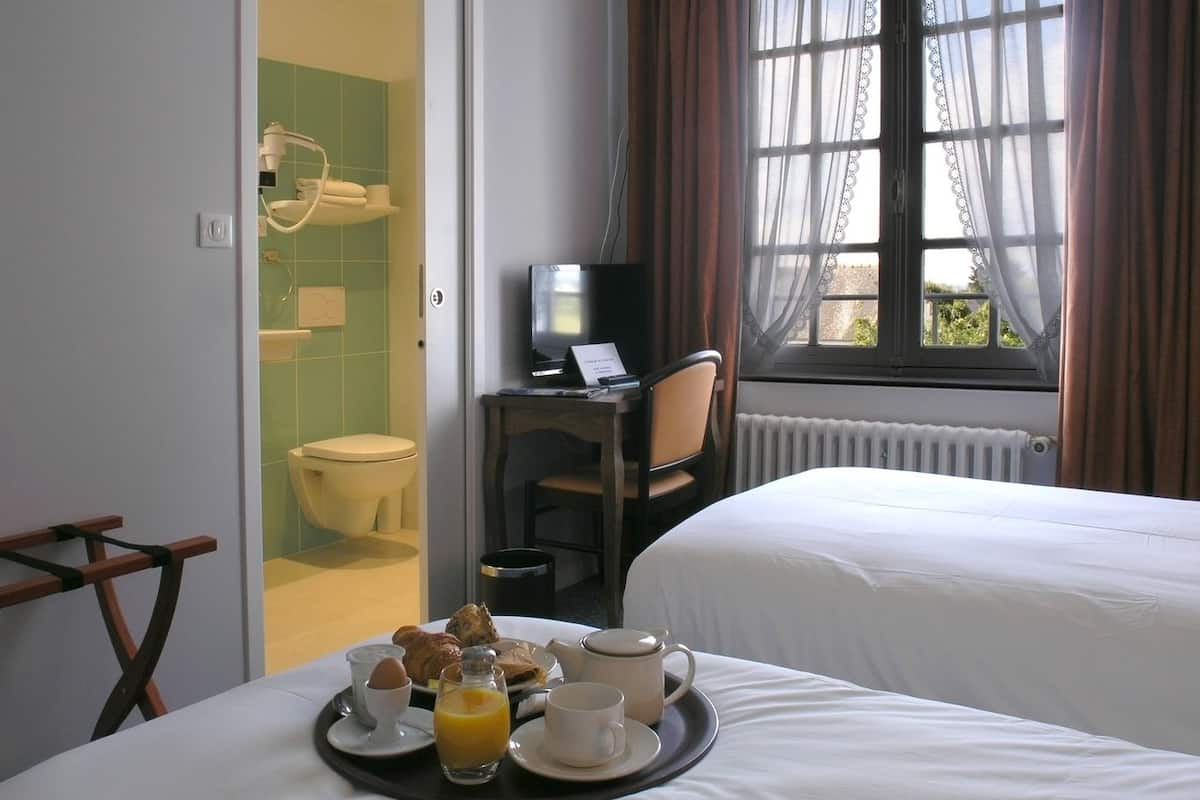 comfort twin room, 2 single beds, non smoking | egyptian cotton sheets, premium bedding, desk, laptop workspace