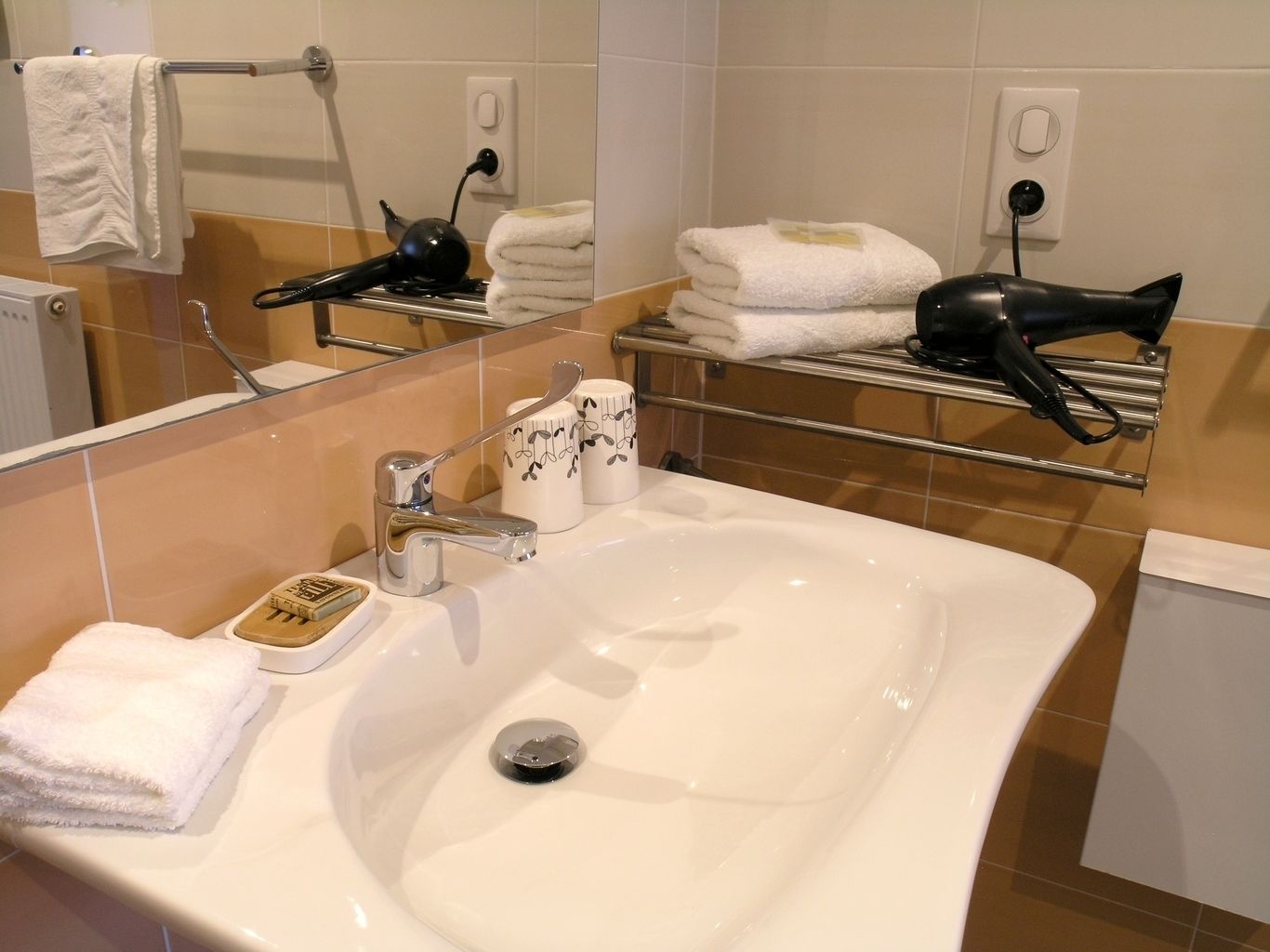 comfort twin room, 2 single beds, non smoking | egyptian cotton sheets, premium bedding, desk, laptop workspace