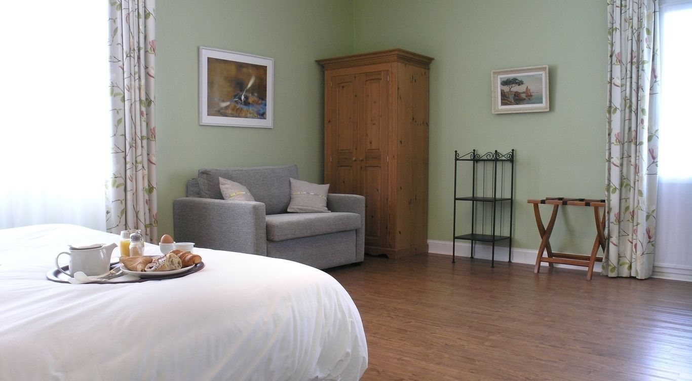 comfort twin room, 2 single beds, non smoking | egyptian cotton sheets, premium bedding, desk, laptop workspace